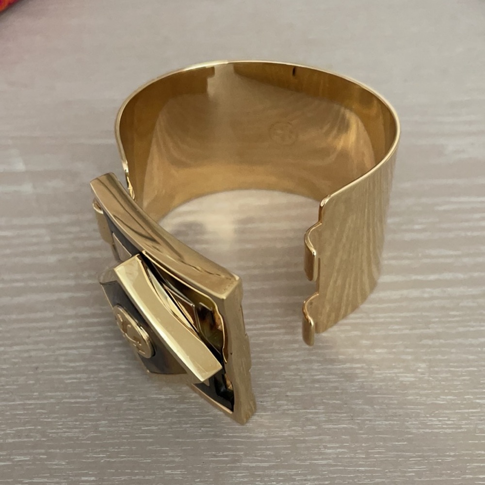 Tory Burch Tortoise shell and gold emblem cuff - Picture 7 of 16